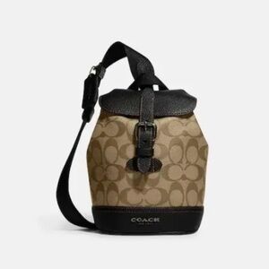 Unisex coach  Hudson small pack in signature canvas